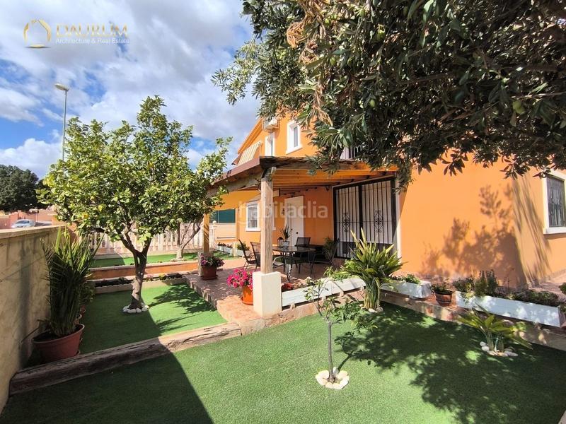 Foto a68c6d9d-c0e0-436f-b4b2-facbda9adc3a. Casa amb aparcament piscina a Centro Mutxamel