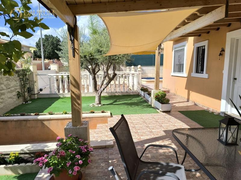 Foto e8b3c5d7-b034-45a6-9912-0d9d745cde79. Casa amb aparcament piscina a Centro Mutxamel