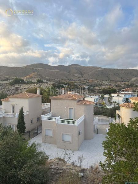 Foto 98b2a959-7403-48ce-af86-b051b5913bdc. Casa fantástica vivienda de 3 dormitorios en campello en Campello (el)