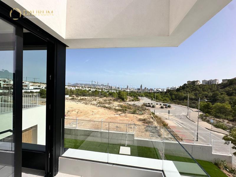 Foto 9c4aaefd-3212-4141-a990-be54b9eb638c. Casa con riscaldamento parcheggio piscina in balcón de Finestrat-terra marina Finestrat