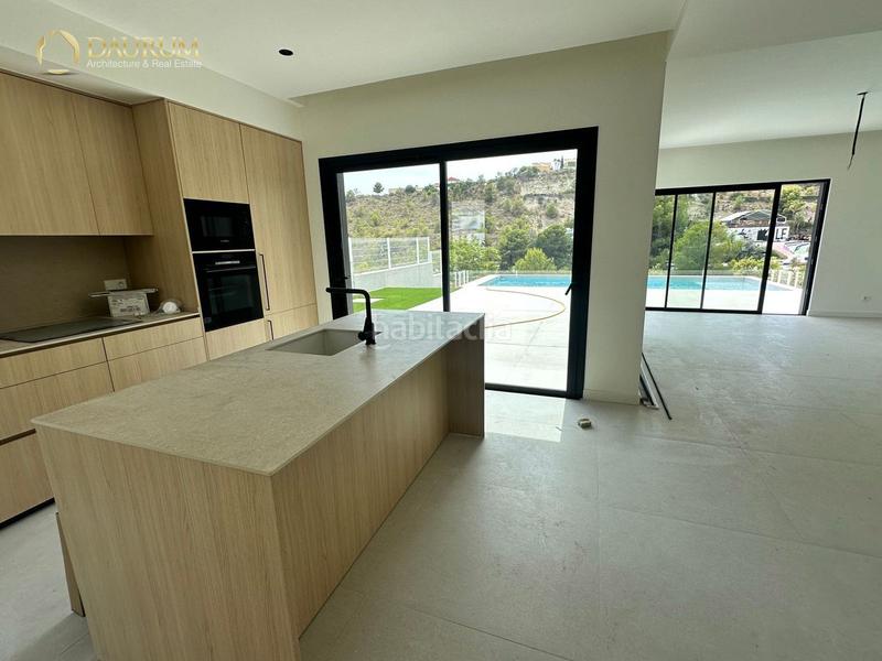 Foto b34a1215-f604-4d2e-8cba-ed2d846900c8. Casa con riscaldamento parcheggio piscina in balcón de Finestrat-terra marina Finestrat