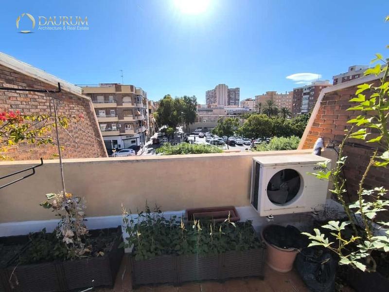 Foto c7df6add-ec18-447c-b701-8f3898f7e3b5. Casa a schiera con parcheggio in San Blas Alicante