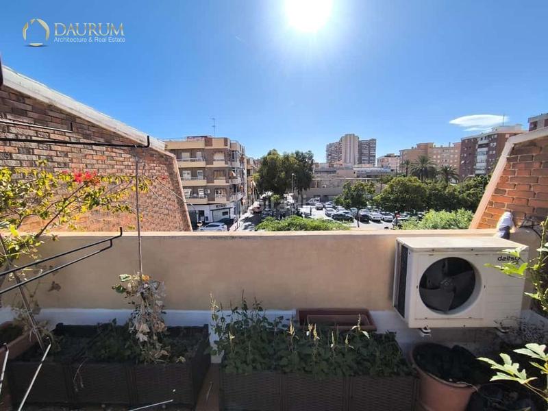 Foto fde319ea-3d05-4771-aa4d-8e3a37d8ad53. Casa a schiera con parcheggio in San Blas Alicante