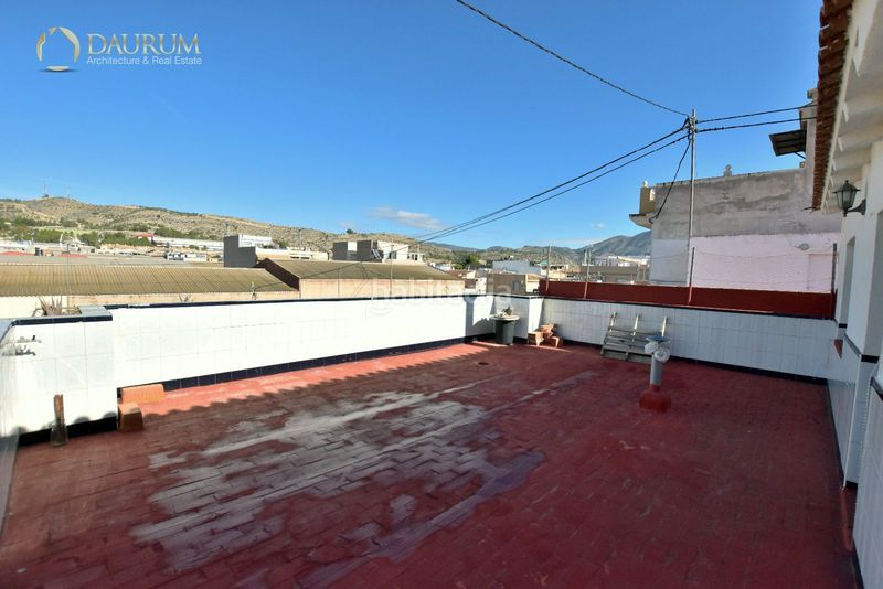 Foto 2eb32f5f-7633-4cf8-8734-1df52d6cc829. Casa amb calefacció aparcament a San Crispín-Huerta Nueva-Estación Elda