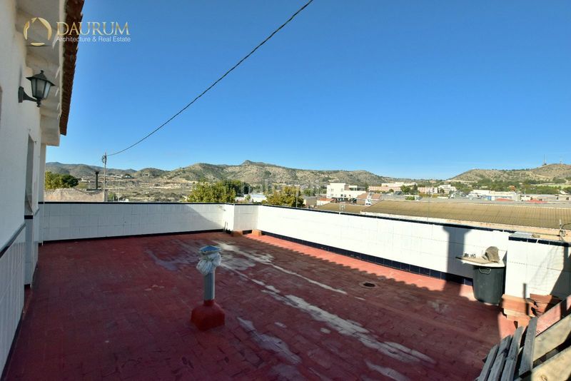 Foto 7b8e8bd4-eb5a-4b5e-b5c8-1ed0f7230606. Casa amb calefacció aparcament a San Crispín-Huerta Nueva-Estación Elda