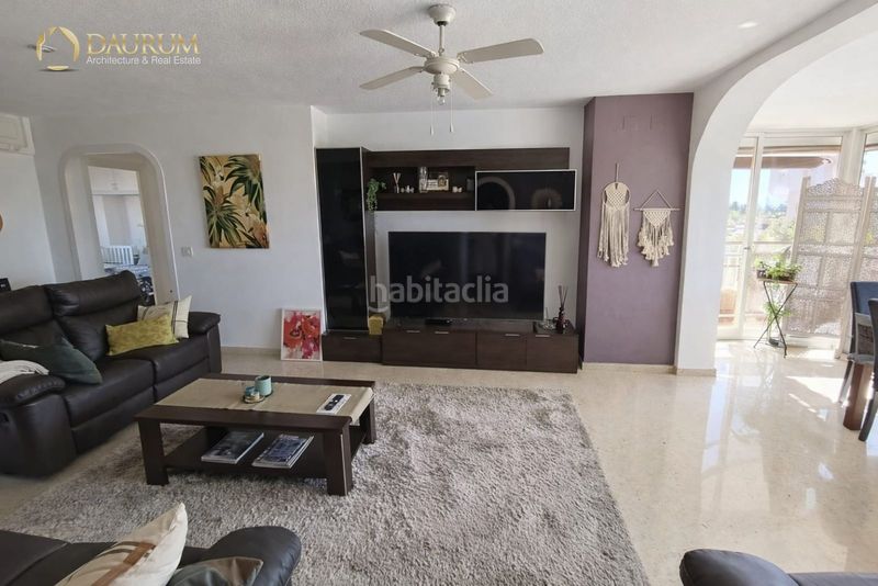 Foto fa95ba90-308f-4909-b8ef-6503c43a8021. Pis amb piscina a Playa Poniente Benidorm