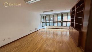 Miete Büro  Serrano. Magnífica oficina en alquiler en entreplanta en el ensanche dipu