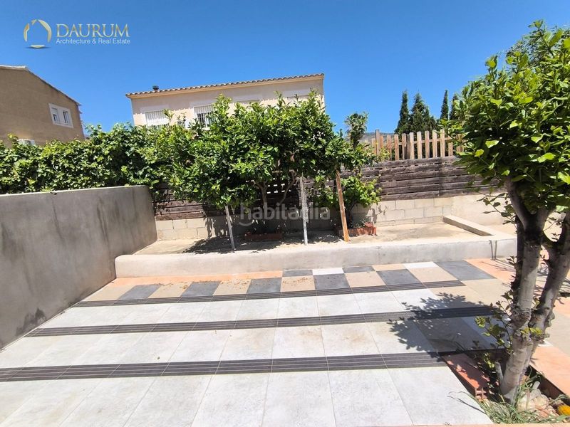 Foto 4da951e3-3adc-4b03-b94f-f2656ab39471. Casa aparellada amb aparcament a Aigües