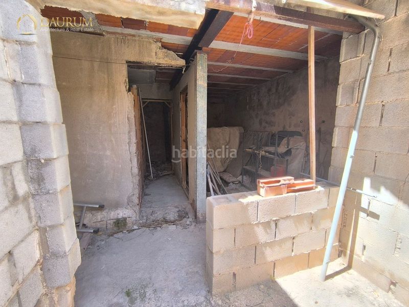 Foto ba661e68-c183-4dd7-b3fc-e502d79725e3. Casa aparellada amb aparcament a Aigües