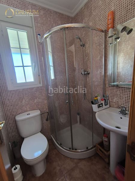 Foto f13aced8-9397-49a1-a092-4f096465b99a. Casa aparellada amb aparcament a Aigües
