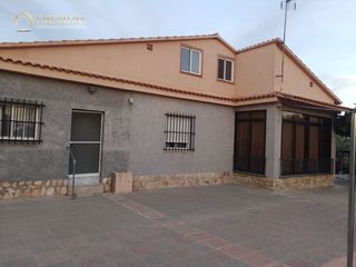 Maison  Distrito villamontes-boqueres. Oportunidad de venta de casa de 4 4 habitaciones en san vicente