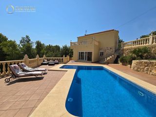 Casa  Avenida de coloma. Inmejorable casa en venta de 4 habitaciones en la nucia