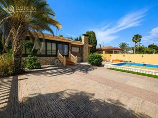 Chalet  De los almendros. Fantástico chalet en venta de 4 habitaciones en san vicente del