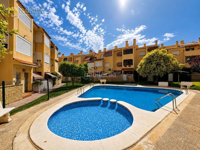 Foto bc4891e8-cf1a-4d45-853c-fefba458992c. Casa adossada amb aparcament piscina a Villamontes-Boqueres Sant Vicent del Raspeig