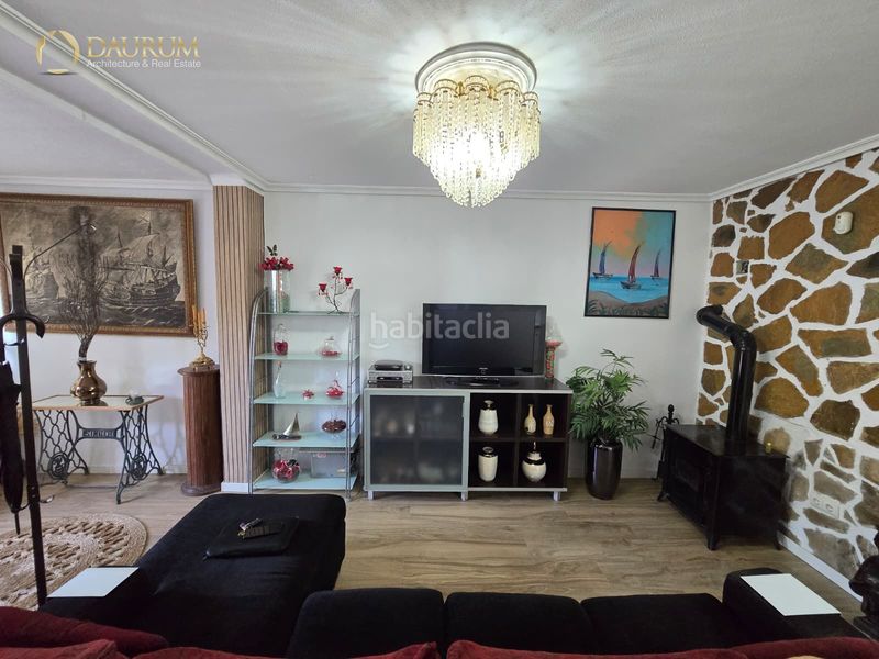 Foto be3ae7d9-4884-49d0-9010-de3b0ca51ab5. Casa adossada amb aparcament piscina a Villamontes-Boqueres Sant Vicent del Raspeig
