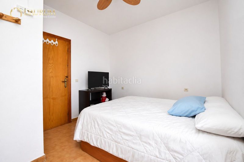Foto 1540105f-3c32-4ae7-8262-39b9571450b1. Casa adossada amb calefacció aparcament piscina a Santa Pola
