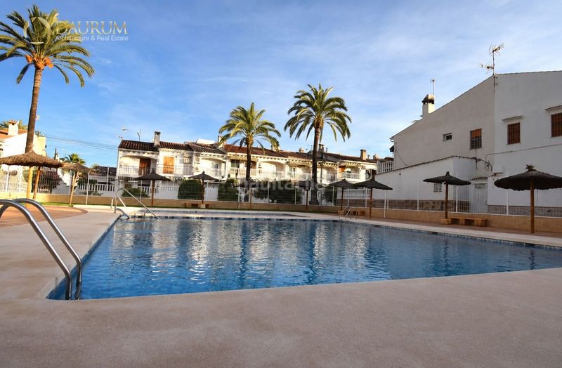 Foto 412c4d56-df30-439b-8ba9-e4c2b7f1feb9. Casa adossada amb calefacció aparcament piscina a Santa Pola