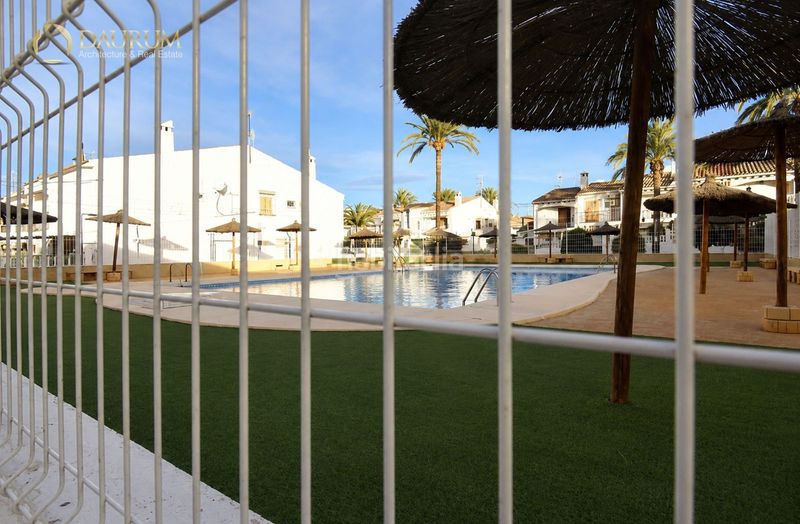 Foto 8ef8ab1f-6827-49a1-8494-fde80d1d7cec. Casa adossada amb calefacció aparcament piscina a Santa Pola