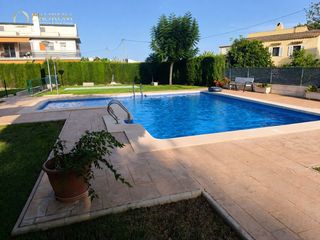 Casa adossada  Calle salafranca. Increíble vivienda en venta de 4 habitaciones en salafranca  llo
