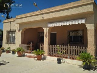 Casa  Partida, poligono. Maravillosa casa en venta de 3 dormitorios en la hoya en elche
