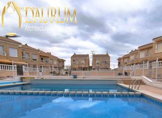 Casa adossada  Calle logroño. Fantastico adosado de 3 habitaciones en santa pola