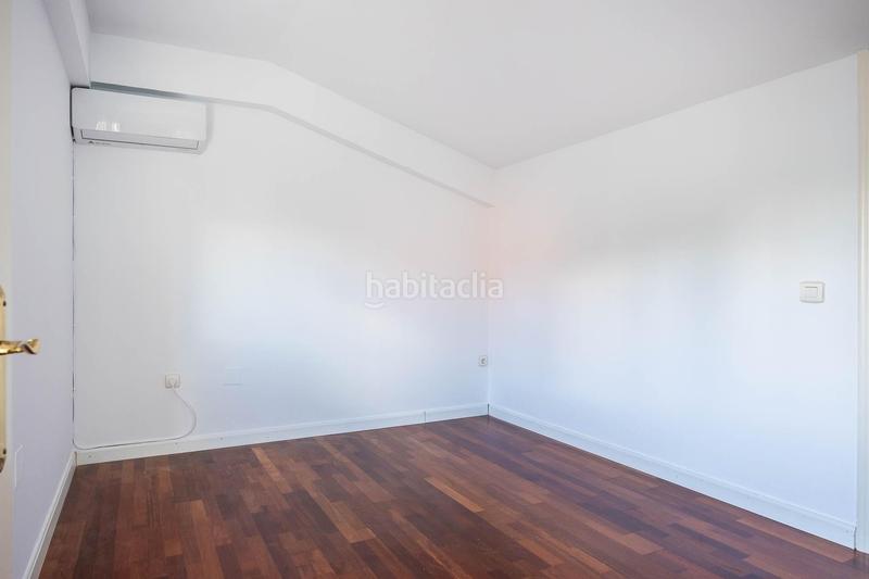 Foto b84a38e1-67da-45d4-b58b-4c9381f3edb8. Rent towny house with heating parking in Colegio Europa Espartinas