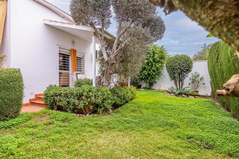 Foto ee7cb1a7-79c0-404f-b837-d919e8c087e8. Rent towny house with heating parking in Colegio Europa Espartinas
