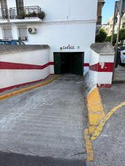 Aparcament cotxe  Calle fray tomás de berlanga. Garaje y trastero en triana