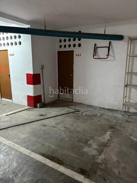 Foto dbc261cd-df11-4282-a581-bf77ff53b281. Parking voiture dans Triana Oeste Sevilla