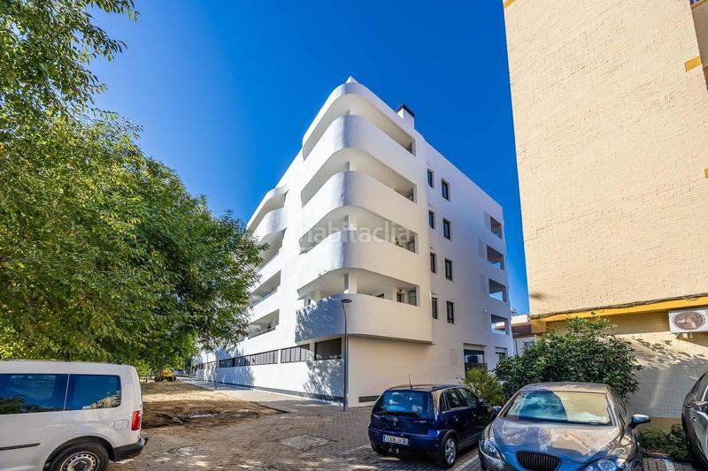 Foto 54ba4e18-acd3-476a-9556-4007a9924c98. Flat in calle calle de la rambla de almería in Bellavista Sevilla