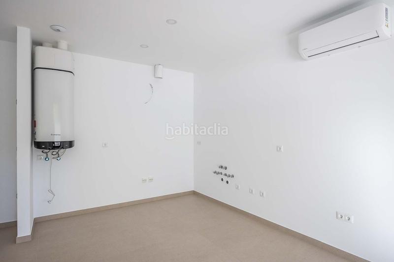 Foto 76e30095-92f9-4191-8979-5fcf6ecd6240. Flat in calle calle de la rambla de almería in Bellavista Sevilla