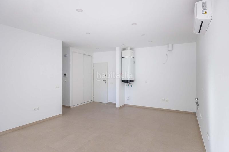 Foto ac5ef4d8-ab08-42e4-a770-24b70b183b79. Flat in calle calle de la rambla de almería in Bellavista Sevilla