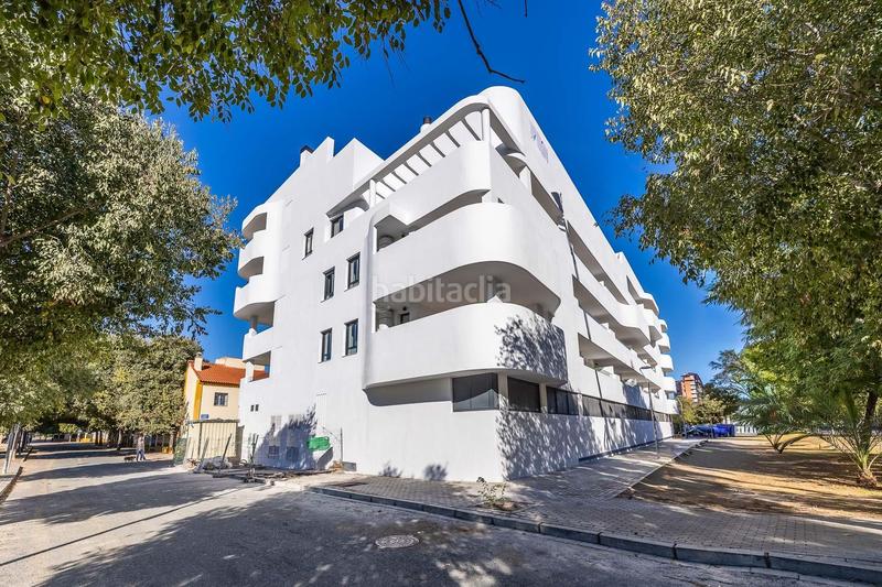 Foto d5a3738c-42cd-4380-bc28-c13e25e9b178. Flat in calle calle de la rambla de almería in Bellavista Sevilla