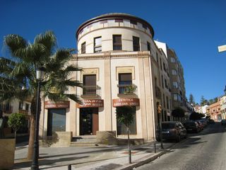Lloguer Pis  Calle convento 42. Se alquila piso de un dormitorio amueblado con garaje y aire aco