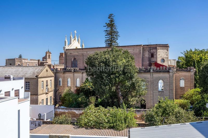Foto c45d1b6b-18d7-4597-a109-1ef19124c93e. Casa amb aparcament a Castilleja de la Cuesta