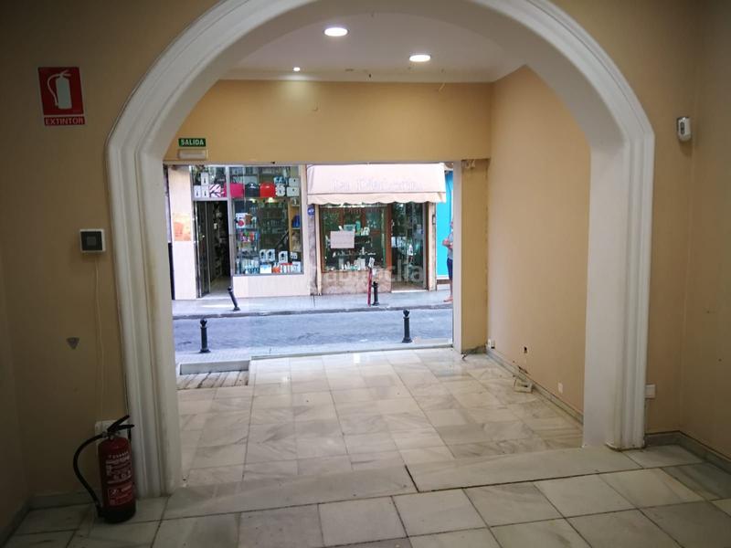 Foto 9ec8183e-0107-4f52-9052-9e0ba21498ae. Lloguer local comercial a Centro-San Felipe-Huerta Fava Línea de la Concepción (La)
