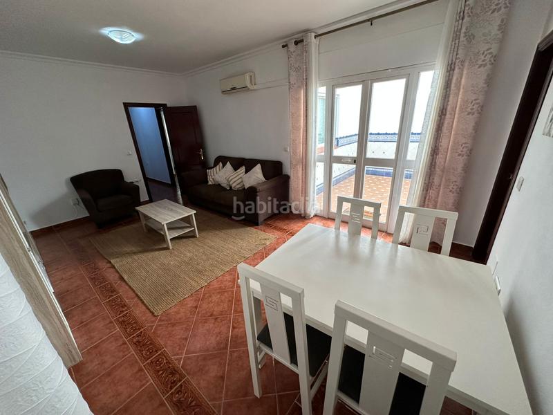 Foto bcb077f2-3aed-4e77-a21f-de2aec254d6b. Alquiler piso ¡piso de 2 habitación en pleno centro! en Línea de la Concepción (La)