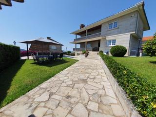 Casa a Panxón. Chalet de piedra en patos con vistas al mar y piscina