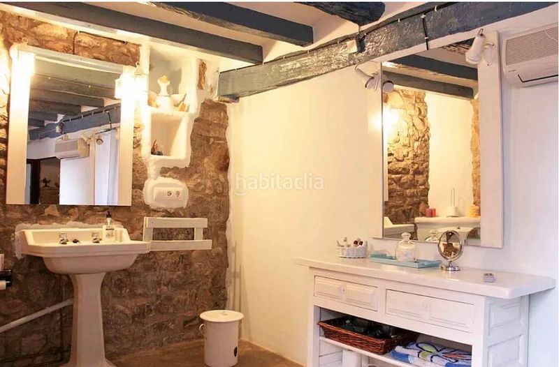 Foto 058e2393-56bf-45b9-b4b3-fb642b9fcc71. Casa amb calefacció a Sales de Llierca