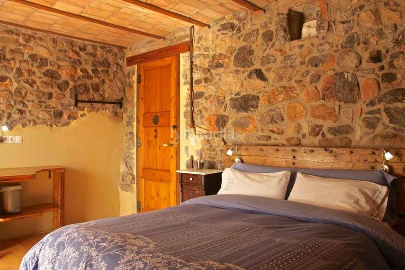 Foto 36f60966-6963-42d9-83a3-fa846c8b88f9. Casa amb calefacció a Sales de Llierca