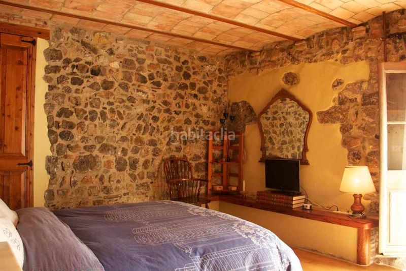 Foto 6e33a562-bbca-47bb-b8b7-8bb2a7fa8d93. Casa amb calefacció a Sales de Llierca