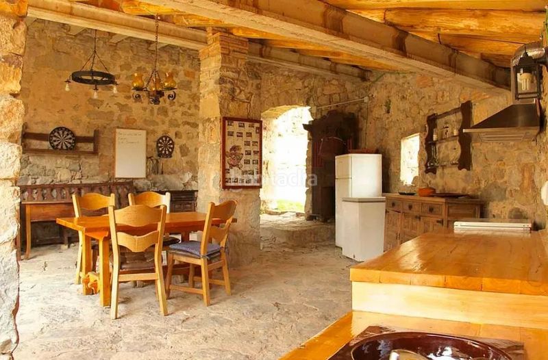 Foto d9414bda-1833-48b2-9000-1d7168d80d19. Casa amb calefacció a Sales de Llierca