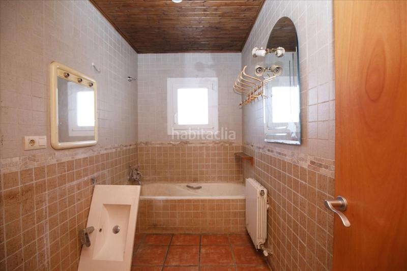 Foto e61c3e7b-be35-4f7e-a882-60ab9b357bec. Casa adossada amb calefacció a Bisbal d´Empordà (La)