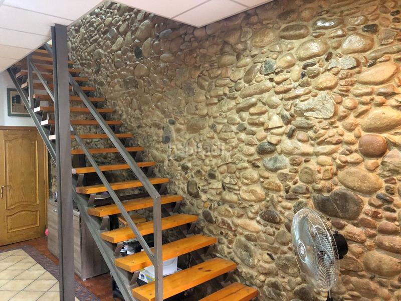 Foto e2e70f1f-ade9-4983-a57d-60961a31ecf6. Casa adossada amb calefacció a Veïnat Salt