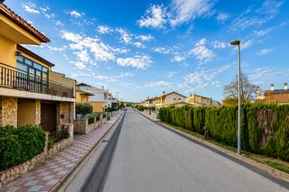 Casa in Quart. Casa con piscina y gran superficie en quart acceso privado