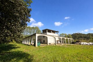 Casa in Bescanó. Masía histórica en bescano