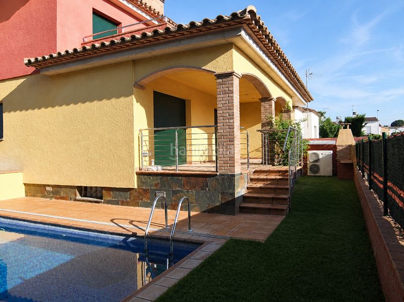 Foto 0d158c4c-0436-47cc-8b98-d31915611bbd. Casa amb calefacció aparcament piscina a Riells Escala (L´)