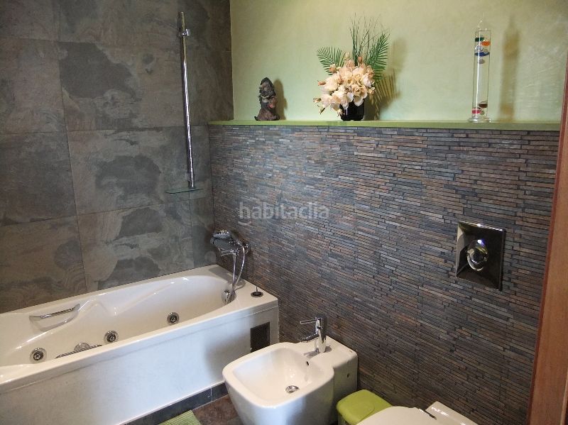 Foto 19d80580-195c-4448-8213-82e8f86c9a13. Casa amb calefacció aparcament piscina a Riells Escala (L´)