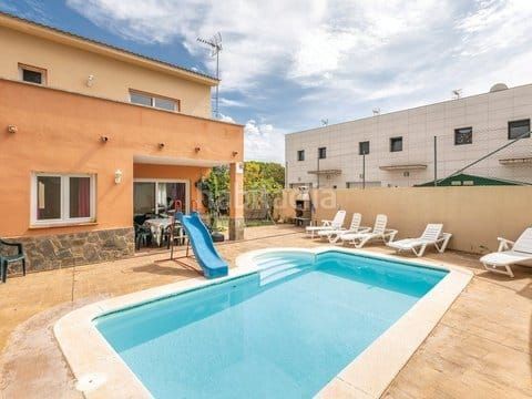Foto b91fa251-33b0-41d8-858e-d3592955c529. Casa amb aparcament piscina a Aiguaviva Parc Vidreres