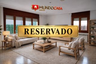 Casa en Olot. Adosado con terraza y barbacoa en olot  3 habitaciones, 3 ba�os,